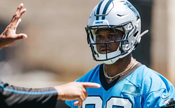 Los Panthers firman a un corredor novato
