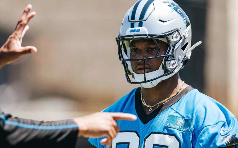Los Panthers firman a un corredor novato