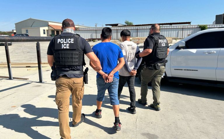 Denuncian redadas indiscriminadas de ICE en Charlotte