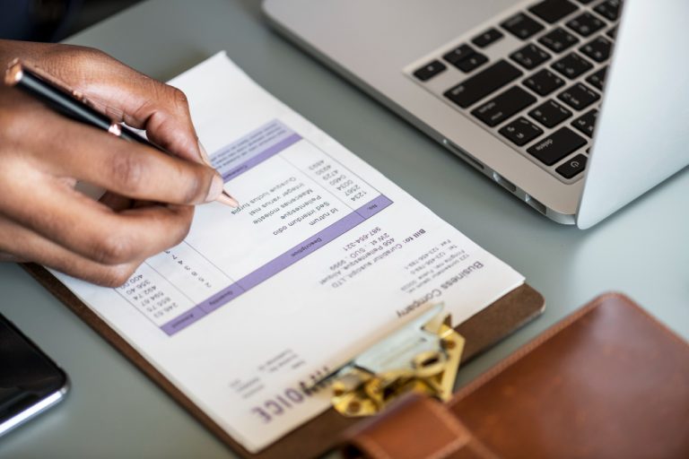 Trabajores de servicios apoyan propuesta de no aplicar impuestos a las propinas