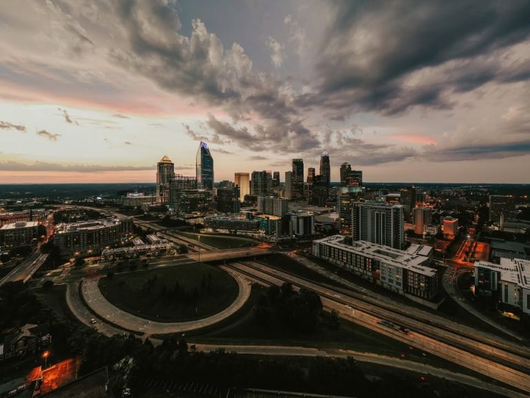 La ciudad de Charlotte adopta el presupuesto para el año fiscal 2026