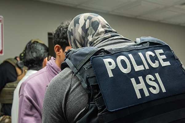 Capturan a 70 migrantes con documentación falsa en Glenn Valley Foods
