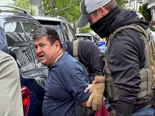 Casi 1.500 migrantes arrestados en diversos operativos en Massachusetts