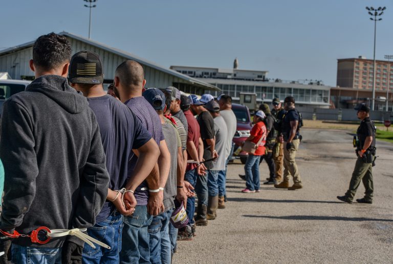 Más de 80 migrantes arrestado en el hipódromo de Luisiana