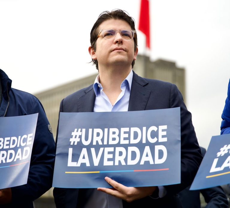 El senador colombiano mostró indicio de mejoría neurológica