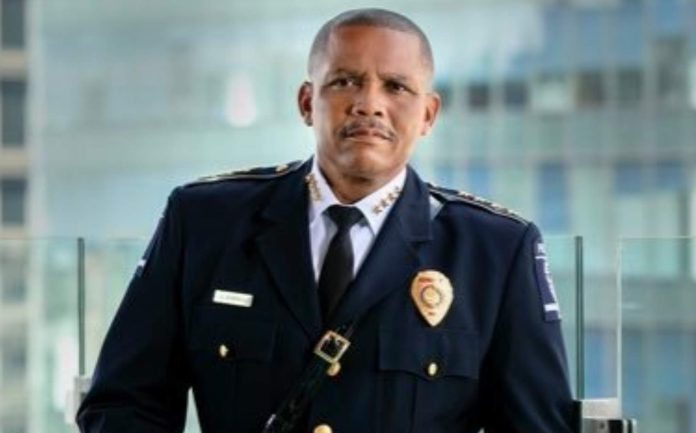 Descartan voto de censura contra el jefe del CMPD Johnny Jennings