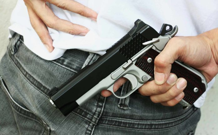 Delincuente reincidente recibe más de 15 años por robo y posesión ilegal de arma