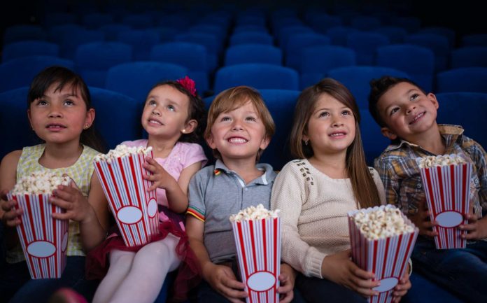 Programas de películas de verano a bajo precio para niños en Charlotte