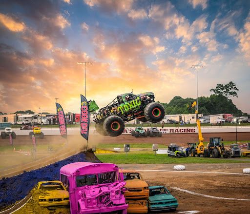 El Monster Truck Bash de Cook Out regresa a la pista de tierra en Charlotte