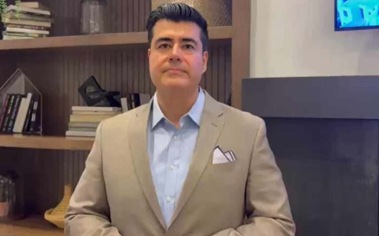 Condenan el arresto del periodista Mario Guevara y exigen su liberación