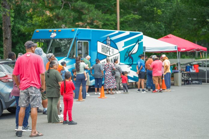 Lo que debe saber de la distribución de alimentos de Hope Street Food Pantry