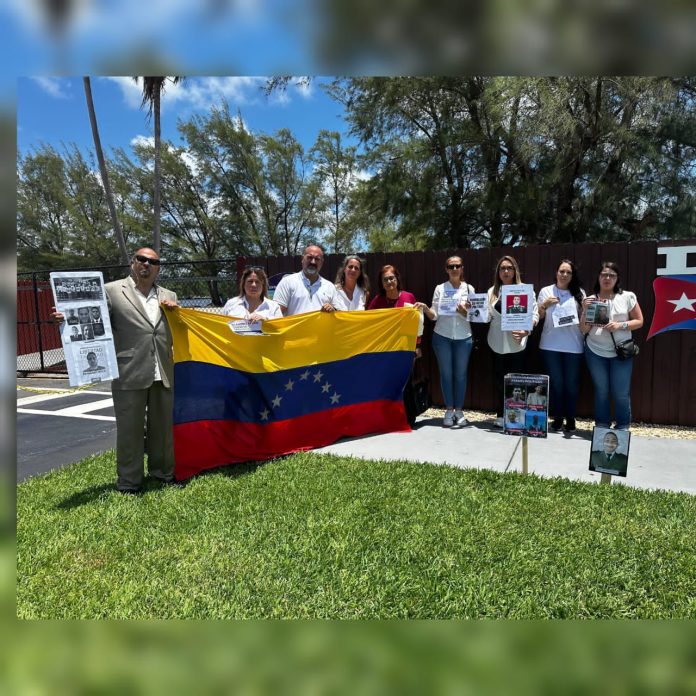 Venezolanos en Miami se unen en oración por los presos políticos