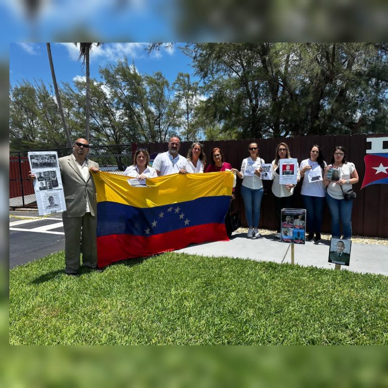 Venezolanos en Miami se unen en oración por los presos políticos