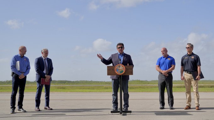 DeSantis anunció vuelos de deportación desde Alligator Alcatraz