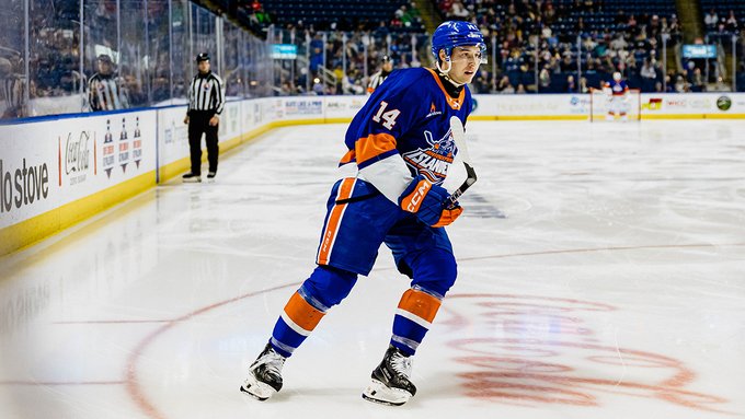 Brian Pinho se une a Checkers con un contrato de dos años en la AHL