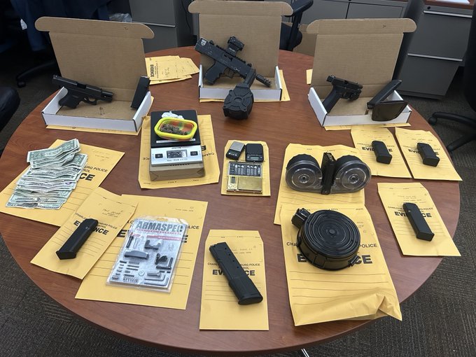 Oficiales incautan arsenal ilegal y drogas durante operativo en North Tryon