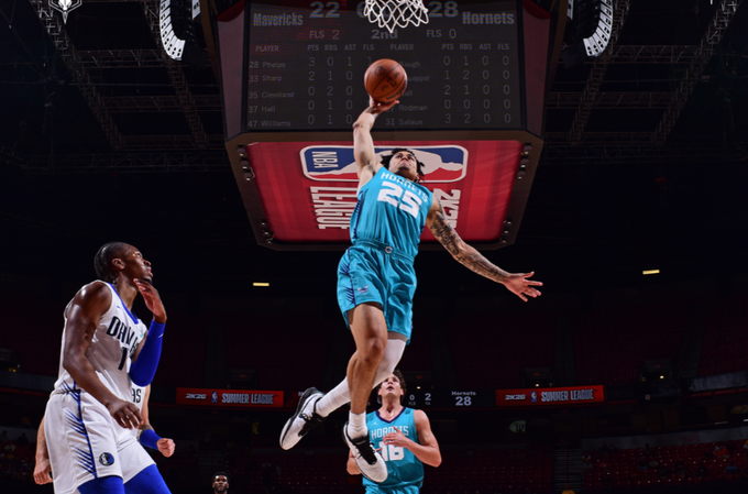 Los Hornets dominan la defensa y alcanzan un récord en la Liga de Verano