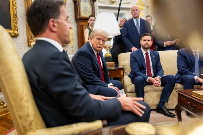 Trump amenazó a Rusia con más aranceles sino llega a un acuerdo con Ucrania