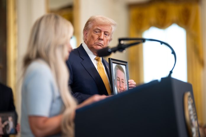 Trump firmó la Ley HALT Fentanilo y criticó al gobierno de México-min