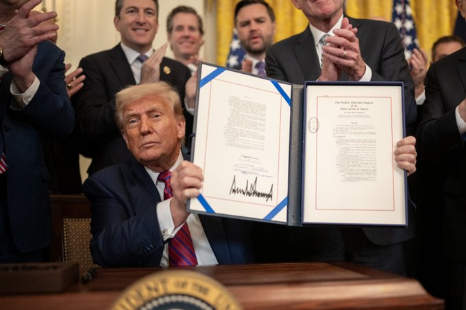 Trump promulgó la Ley GENIUS, que liderará la moneda digital
