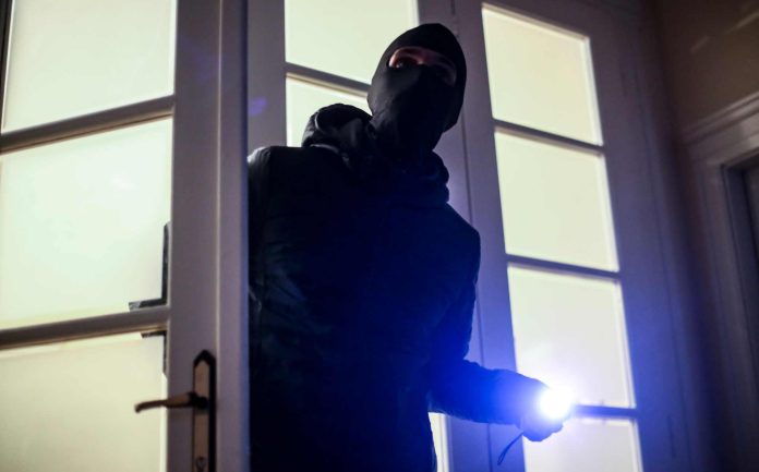 Consejos clave para proteger tu hogar de ladrones en verano