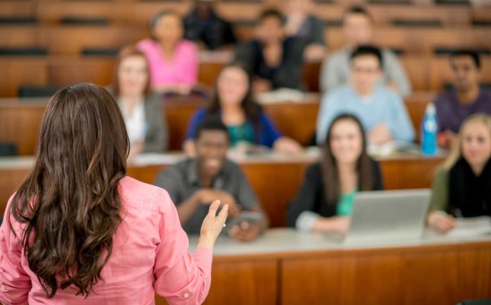 Docentes celebran la cohorte de primavera y verano de CMS Teaching Residency