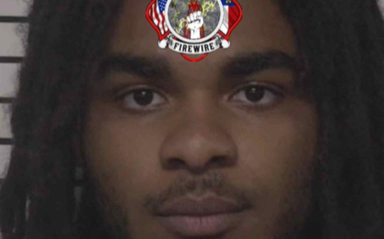 Persecución a 100 mph termina con detención de un adulto y tres menores