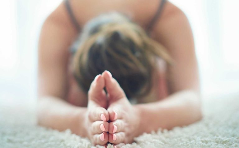 Clase de yoga gratuita los miércoles en el Centro Hindú de Charlotte