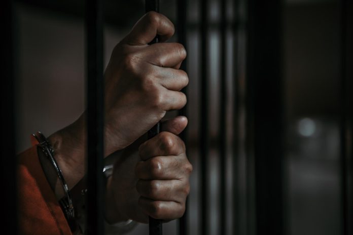 Sentencian a prisión a un hombre por estafar con Visas 
