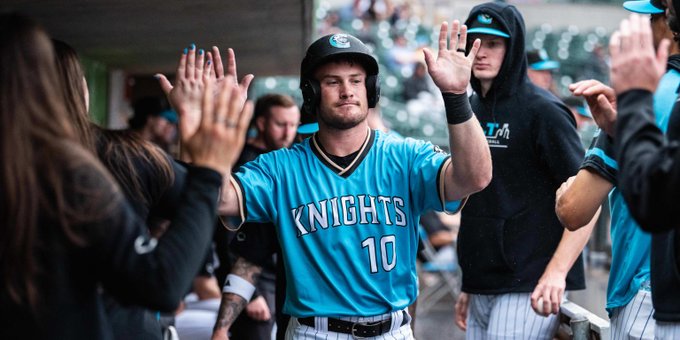 Robertson y Davitt brillan en la victoria de los Knights