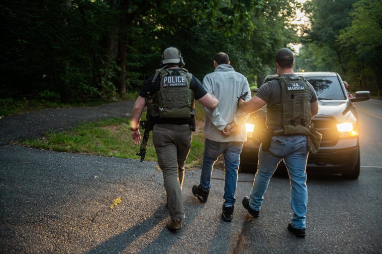 Arrestan a fugitivo peligroso en Maryland