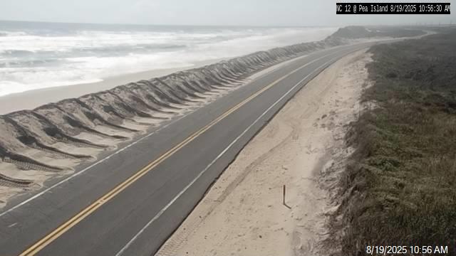 Gobernador de NC declara el estado de emergencia ante el huracán Erin