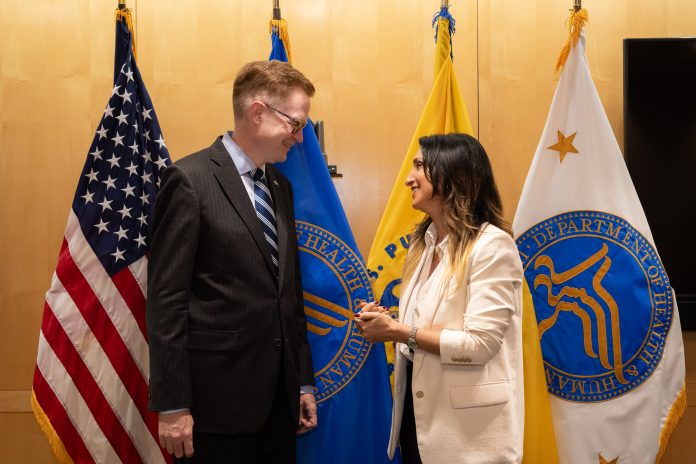 Jim O'neill es nombrado director interino de los CDC en EE.UU.