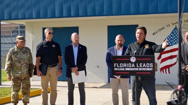 Nuevo centro de detención de migrantes en Florida: Depósito de Deportación