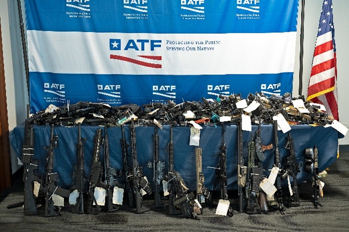 Recuperan más de 170 armas de fuego en Chicago