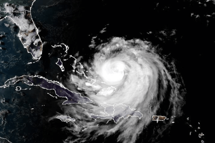 Funcionarios estatales de gestión de emergencias en alerta por el huracán Erin