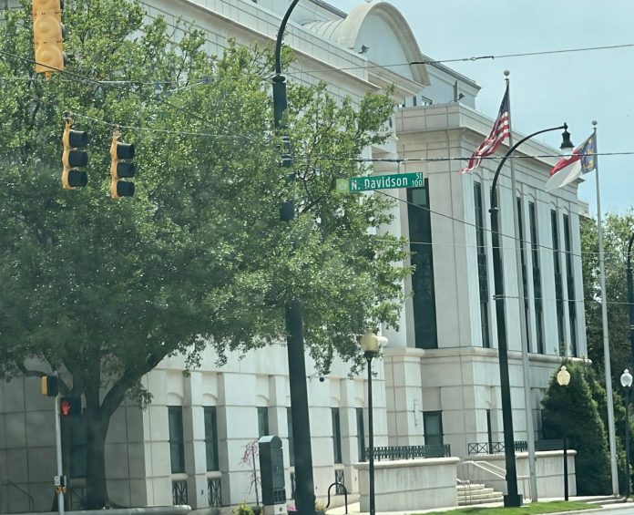 Charlotte abre consulta nacional para elegir a su próximo jefe de policía