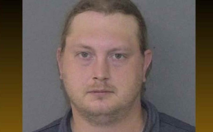 Arrestan en Wilmington a hombre acusado de explotación en línea de menores