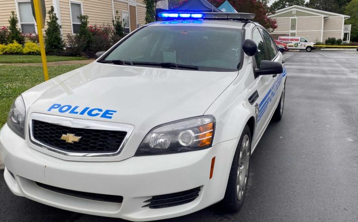 Homicidio en la cuadra 300 Lambeth Dr. en North Tryon Division