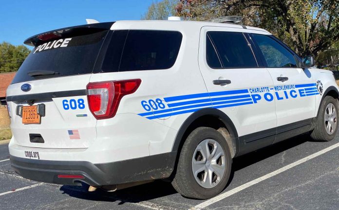 Investigación activa por accidente fatal en la cuadra 5600 Paw Creek Road