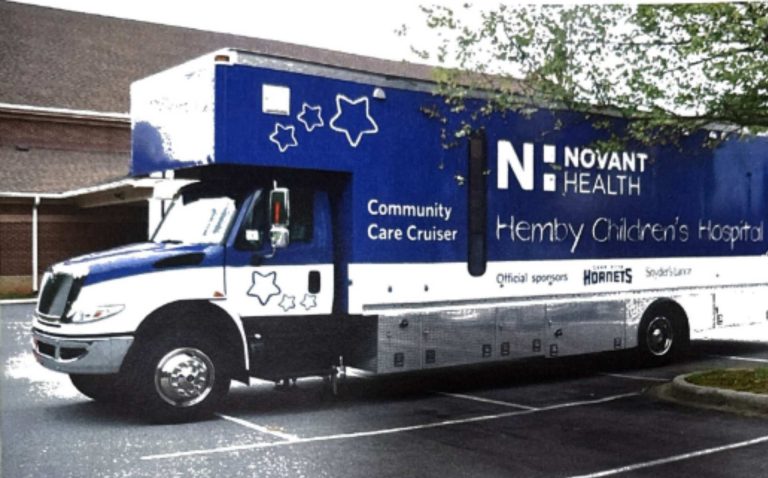 Novant Health impulsa jornada de vacunación infantil con unidad móvil comunitaria