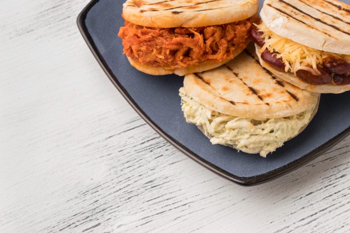 La arepa venezolana conquista el paladar global