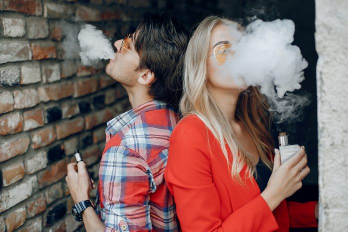 Lanzan campaña contra vapes ilegales en Estados Unidos
