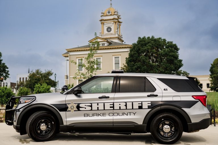 Autoridades investigan un incendio mortal en Burke County