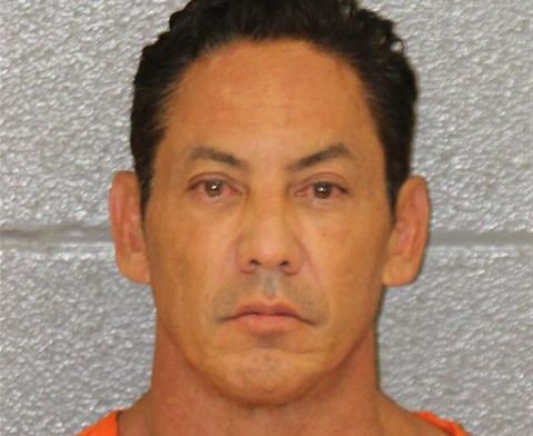 Arrestan a hombre en Matthews tras incidente doméstico con arma de fuego