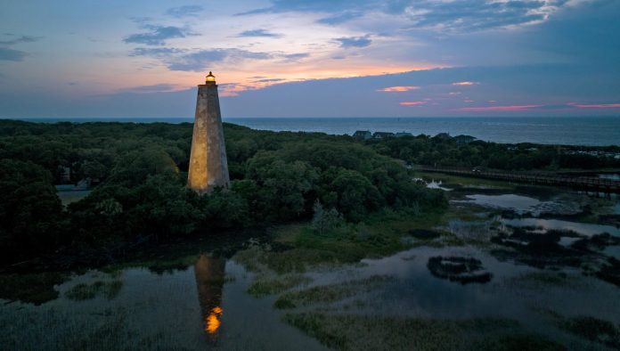 Crecimiento récord del turismo impulsa economía en NC