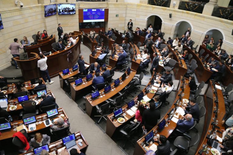Senado de Colombia aprueba resolución contra el «Cártel de los Soles»