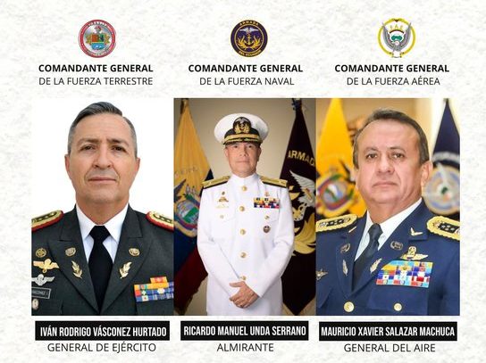 Noboa remueve a cúpula militar de Ecuador