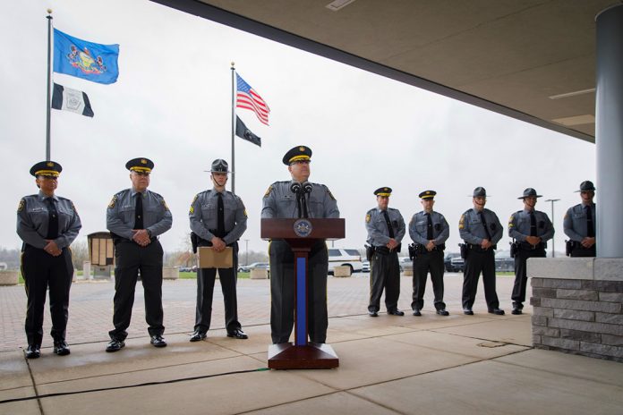 Tres agentes policiales en Pensilvania fallecen en tiroteo