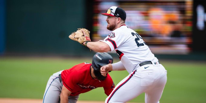 Caden Connor le da a los Knights un triunfo por walkoff